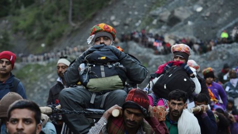 India-Pakistan tensions crush tourism in Kashmir valley