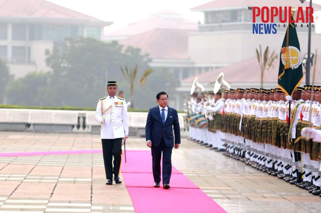 AI’s Analysis of a visiting head of state or leader to inspect the honor guard alone, without the host leader present alongside them, is an unusual deviation (Protocol Breach)